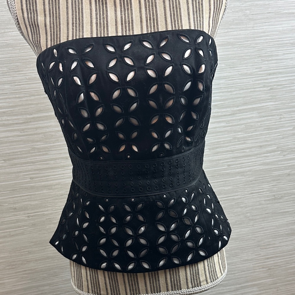 White House Black Market size 4 Black & white cutout Eyelet corset top - Picture 6 of 7